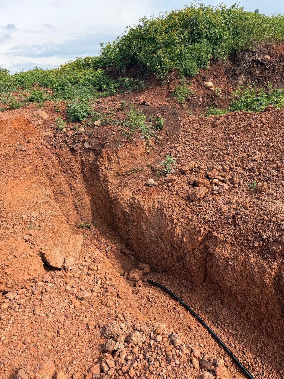Foto real de obra: zanja de instalaciones