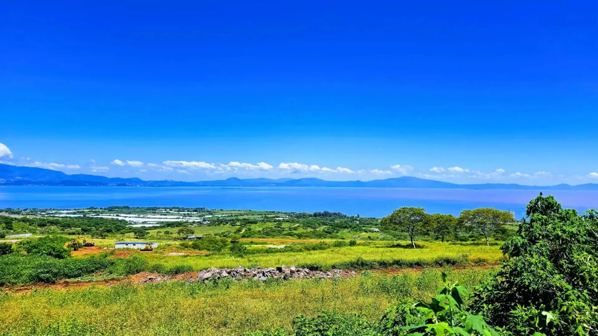 Vista real al Lago de Chapala desde la parte alta del desarrollo